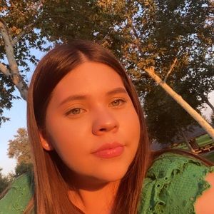 Meet your Posher, Desiree